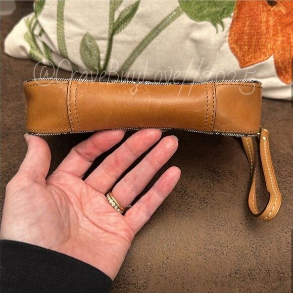 COACH BLEECKER VACHETTA FLORAL APPLIQUÉ& DENIM SIGNATURE WRISTLET LT ED EUC 2007 - Picture 8 of 17